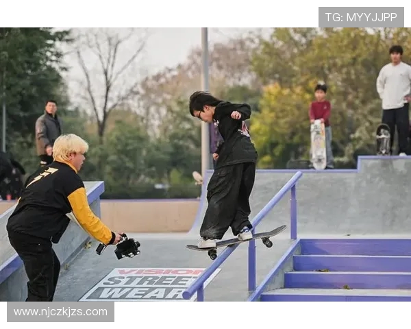 重庆攀岩队在滑板精英赛中以58分稳居积分榜首位